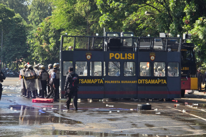 Kapolresta Kombes Pol Iwan Saktiadi mengaku mengerahkan 450 personilnya, untuk mengecek kesiapan tugas lapangan dan peralatan, dalam menyambut pengamanan pelaksanaan Pemilihan Gubernur-Wakil Gubernur dan juga Pemilihan Walikota-Wakil Walikota.