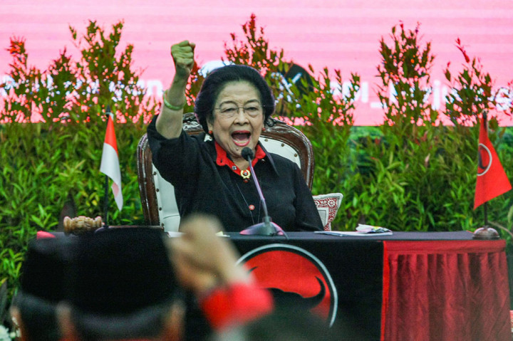 Menurutnya, intimidasi memiliki arti mengancam secara diam-diam dan sembunyi, sedangkan Megawati mengaku memberikan pernyataan secara terbuka perihal keinginannya berbicara dengan Kapolri terkait kondisi yang terjadi belakangan ini.