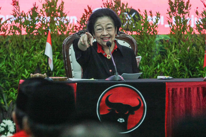 Presiden Kelima RI ini menjelaskan sebagai warga negara Indonesia, dirinya tentu memiliki hak bertemu dengan Kapolri.