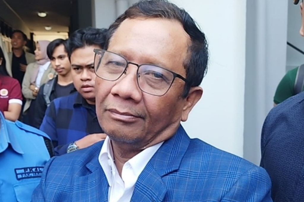 Di depan ratusan mahasiswa Fakultas Hukum Universitas Gadjah Mada, Rabu, 14 Agustus 2024, mantan Menko Polhukam ini mengemukakan lebih lanjut sekelompok kecil orang tersebut adalah para pemilik modal dan elite politik yang diperalat oleh pemilik modal.