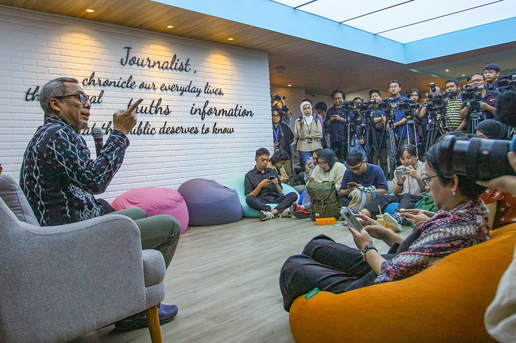 Usman Kansong secara resmi mengundurkan diri dari jabatan Direktur Jenderal Informasi dan Komunikasi Publik Kementerian Komunikasi dan Informatika (Dirjen IKP Kemenkominfo) setelah tiga tahun lebih mengabdi.