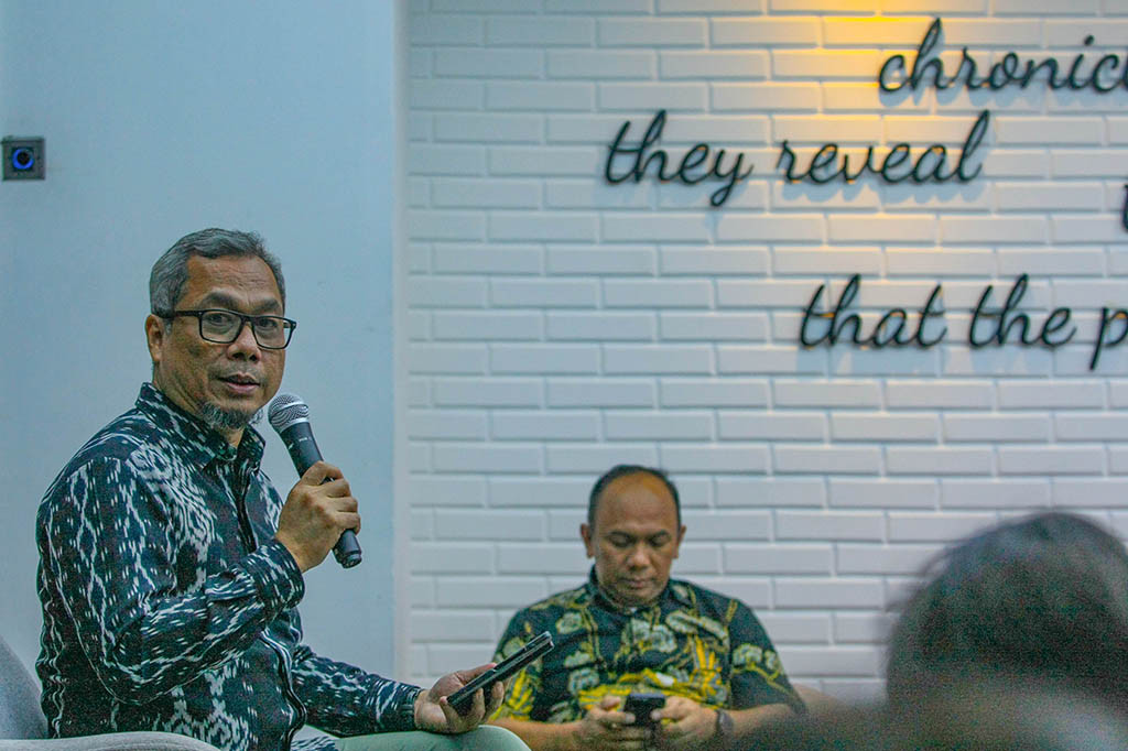 Sebelum memegang tanggung jawab tersebut, sosok Usman Kansong dikenal sebagai jurnalis dengan jabatan terakhirnya sebagai Direktur Pemberitaan di Media Indonesia pada 2020.