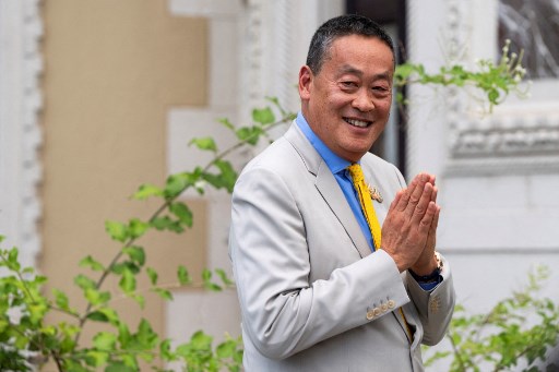 Wakil PM Phumtham Wechayachai akan menggantikannya sementara, hingga DPR Thailand memilih PM baru dari daftar calon yang diajukan sebelum pemilu tahun lalu.