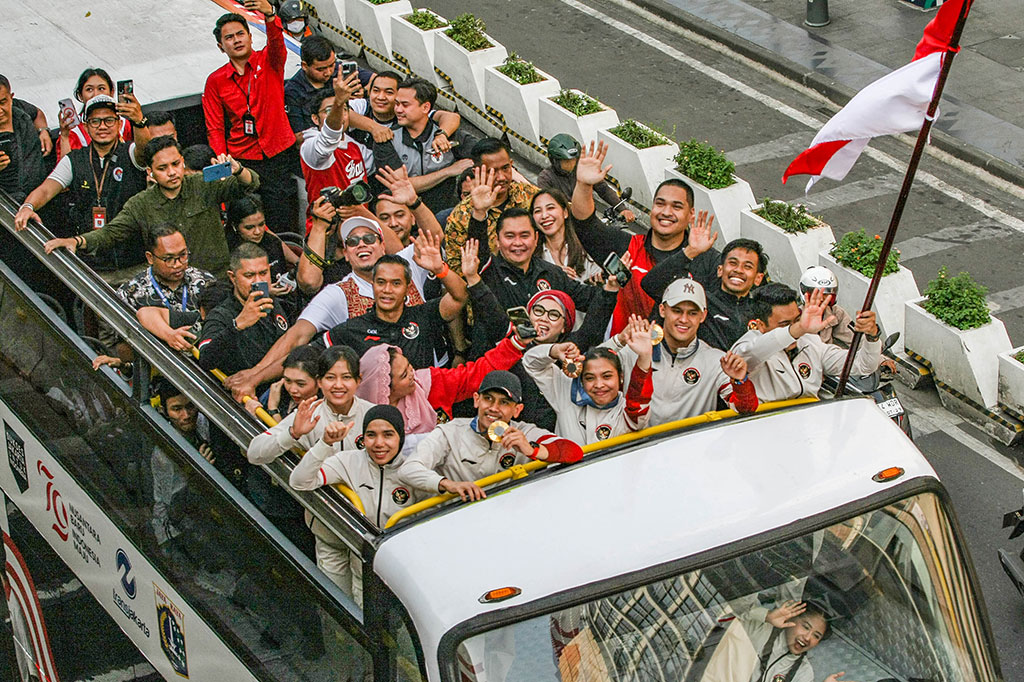 Kementerian Pemuda dan Olahraga menggelar pawai atlet kontingen Indonesia yang berlaga di Olimpiade Paris 2024. Pawai dimulai dari Kantor Kemenpora menuju Istana Negara, Jakarta, Kamis, 15 Agustus 2024.