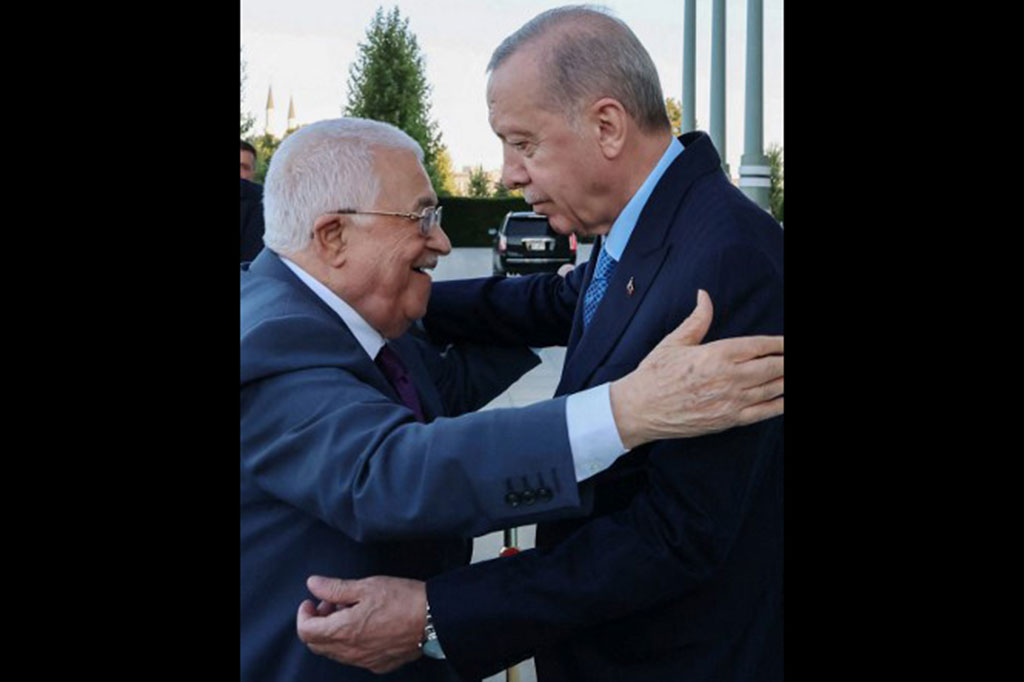 Kedua presiden bertemu di Kompleks Kepresidenan di ibu kota Turki itu, tempat kedua pemimpin melakukan pertemuan tertutup -- yang tidak bisa diliput pers. Saat bertemu tampak Erdogan menyambut akrab Mahmoud Abbas.