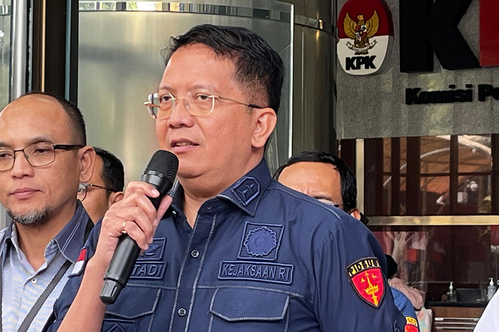 “Kejaksaan Agung pada hari ini telah menyerahkan penanganan perkara lukaan tindak bidana korupsi di lingkungan LPEI kepada KPK,” kata Direktur Penyidikan Jaksa Agung Muda Bidang Tindak Pidana Khusus Kejagung Kuntadi di Gedung Merah Putih KPK, Jakarta Selatan, Kamis, 15 Agustus 2024.