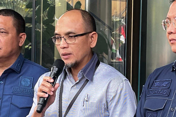 Direktur Penyidikan KPK Asep Guntur Rahayu mengapresiasi pelimpahan data baru itu. Lembaga Antirasuah dan Kejagung sudah menunjuk operator di masing-masing instansi untuk membahas perkara itu ke depannya.