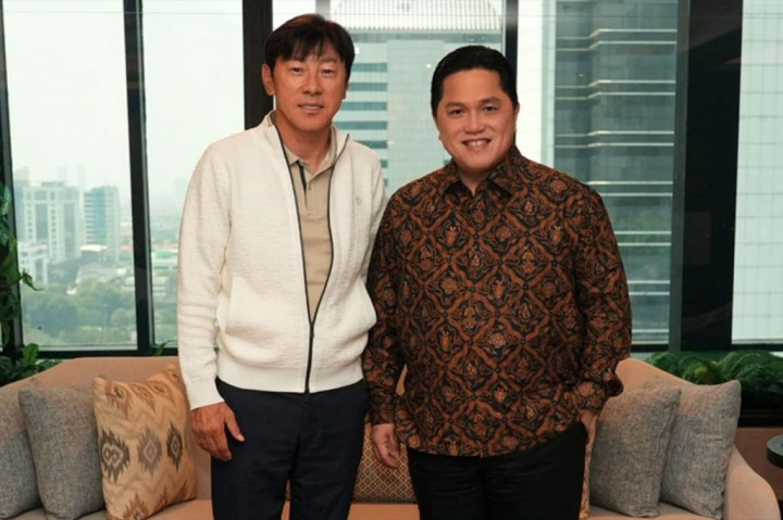 STY sebelumnya harus menjalani perawatan medis karena operasi pleura atau radang selaput dada. Kondisi pelatih berusia 53 tahun itu kini sudah pulih dan kembali bekerja menakhodai timnas Indonesia menghadapi sejumlah laga ke depan.