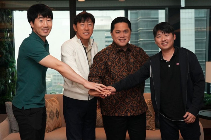 Erick mengutarakan, dalam pertemuan kembali dengan pelatih asal Korea Selatan itu, keduanya membahas mengenai persiapan timnas Indonesia untuk pertandingan babak ketiga Kualifikasi Piala Dunia 2026. Selain itu, keduanya juga membahas persiapan Piala AFF dan SEA Games dengan mempersiapkan timnas U-22.