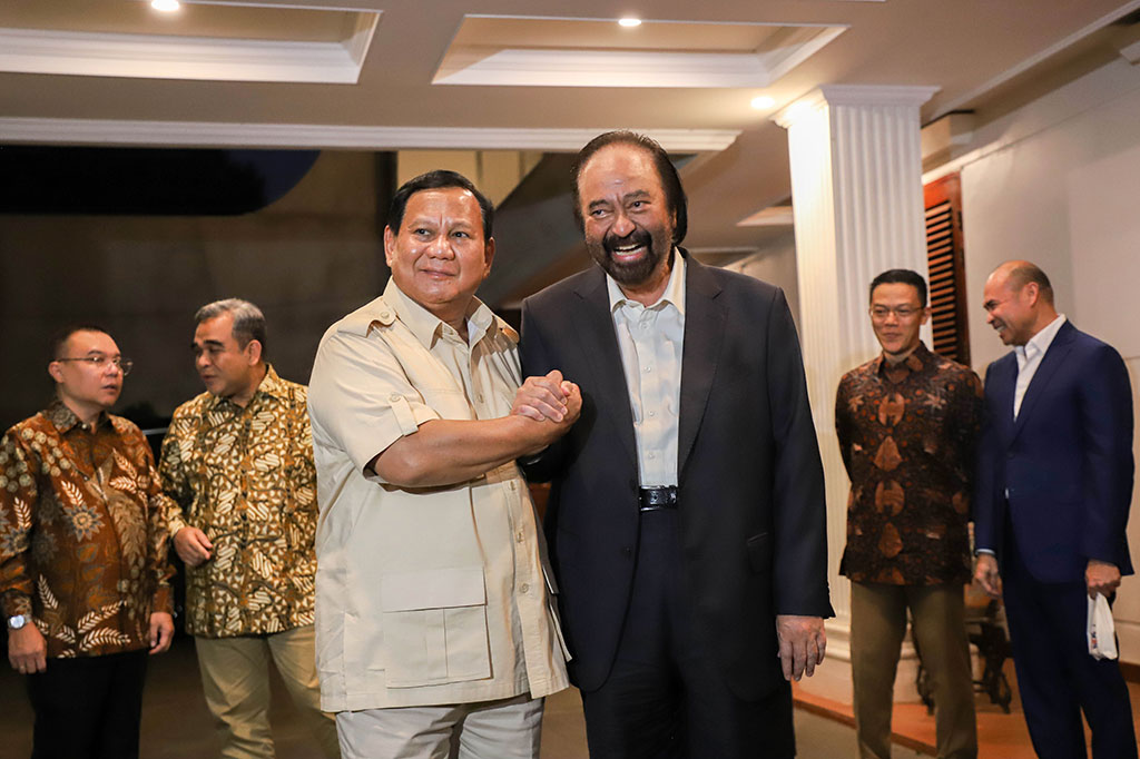 Prabowo, imbuh Surya, juga menggarisbawahi pentingnya elite bangsa untuk bersatu dalam menghadapi tantangan yang semakin besar. Surya Paloh mengatakan bahwa Nasdem bertekad mendukung pemerintahan Prabowo Subianto-Gibran Rakabuming Raka.