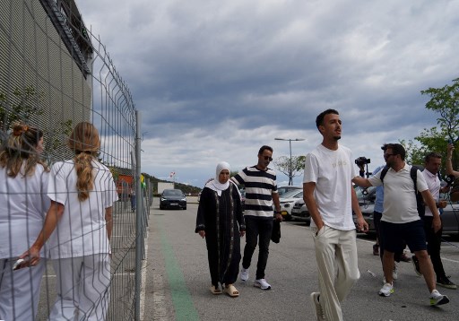 Mounir Nasraoui masih dirawat di Rumah Sakit Universitas Germans Trias i Pujol di Badalona dengan berbagai cedera, meskipun nyawanya tidak dalam bahaya. Ia meyakinkan semua orang di Instagram: 