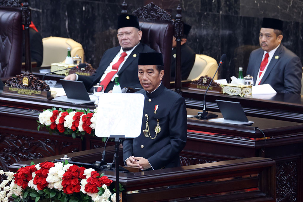 Presiden Joko Widodo menyampaikan empat kali permohonan maaf dalam penyampaian kinerja kementerian/lembaga pada Sidang Tahunan MPR RI dan Pidato Kenegaraan di Kompleks Parlemen Senayan, Jakarta, Jumat, 16 Agustus 2024.
