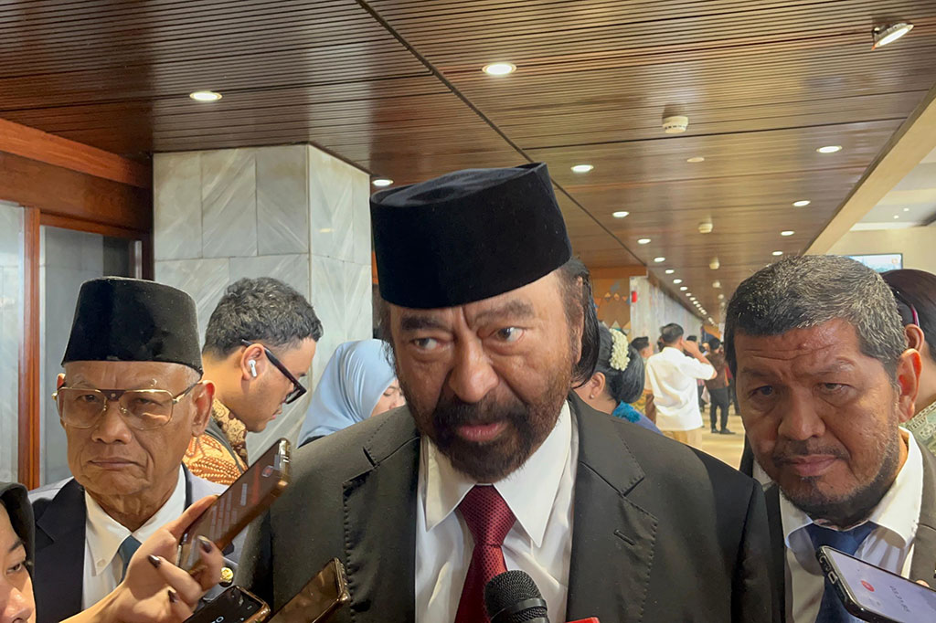 Modal tersebut, kata Surya Paloh, dapat digunakan untuk berkontribusi membangun bangsa melalui jalur-jalur yang lain. Oleh karena itu, dia yakin Anies akan menerima keputusan politik Partai Nasdem dengan lapang dada.