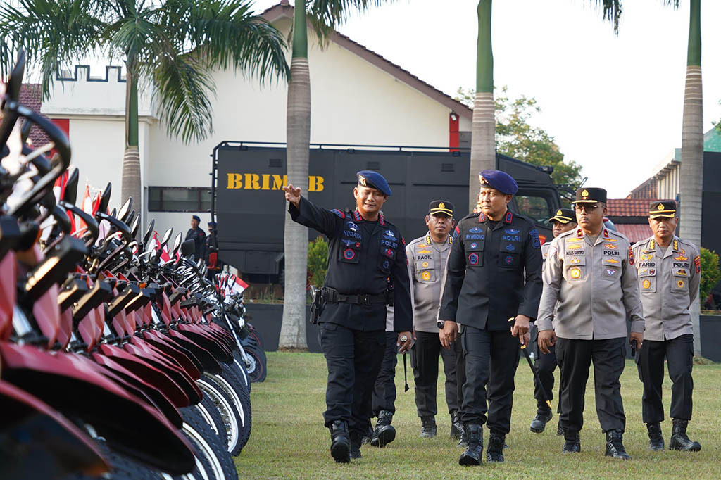 Apel diawali penyerahan penghargaan Kapolda Jateng kepada 28 personil dari berbagai Satker dan Satwil Polda Jateng atas prestasi baik di bidang olahraga, kinerja maupun sosial keagamaan. Kemudian dilanjutkan pengecekan pasukan dan berbagai peralatan khusus yang dimiliki oleh Satbrimob Polda Jateng.