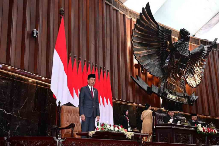 Presiden Joko Widodo menyampaikan pencapaian penting dalam pembangunan infrastruktur dan sumber daya manusia (SDM) selama 10 tahun terakhir dalam pidatonya di Gedung Nusantara MPR/DPR/DPD RI, Jakarta, pada Jumat, 16 Agustus 2024. Pidato ini juga menjadi pengantar atas Rancangan Undang-Undang tentang Anggaran Pendapatan dan Belanja Negara (APBN) Tahun Anggaran 2025 beserta Nota Keuangannya.