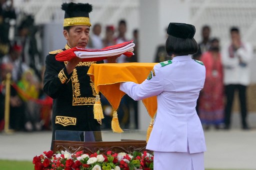 Presiden Joko Widodo (Jokowi) bertindak sebagai Inspektur Upacara Peringatan Detik-Detik Proklamasi di Lapangan Upacara Istana Negara Ibu Kota Nusantara (IKN), Kalimantan Timur, Sabtu, 17 Agustus 2024.