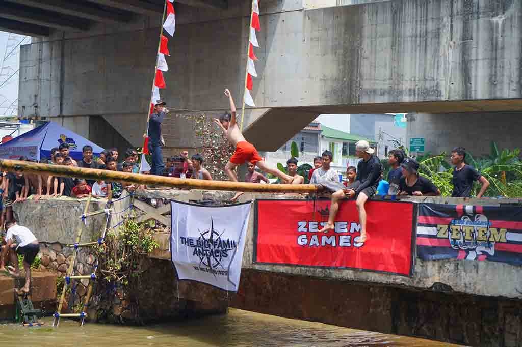 'Zetem Games' sendiri merupakan perlombaan seperti panjat pinang. Namun, jika panjat pinang dilakukan dengan cara dipanjat ke atas, Zeten Games sendiri dilakukan dengan cara berdiri dan berjalan di atas batang pinang yang dilumuri oli.