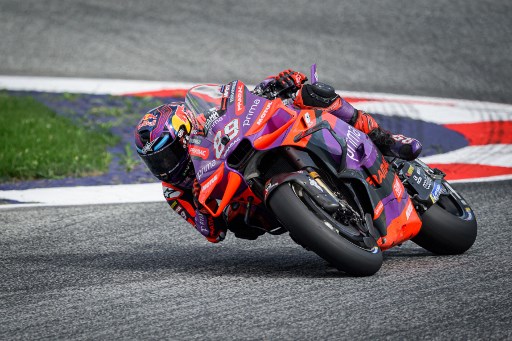 Martin mencatat waktu terbaik 1 menit 27,748 detik. Rekor waktu ini menggeser catatan juara bertahan Francesco Bagnaia (Ducati Lenovo) yang sehari sebelumnya mencetak rekor lap baru untuk lintasan Austria dengan 1 menit 28,508 detik.