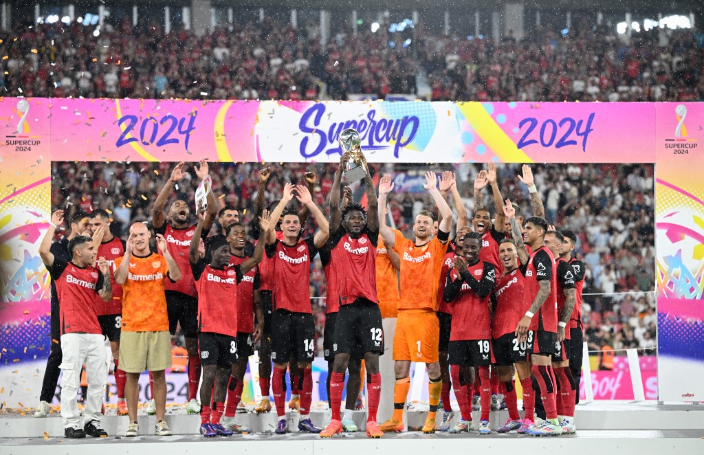 Piala Super Jerman merupakan ajang yang mempertemukan juara Bundesliga dengan DFB Pokal pada musim lalu. Tapi, berhubung Leverkusen menjuarai kedua ajang tersebut, maka Stuttgart yang merupakan runner-up Bundesliga jadi lawan Die Werkself di Piala Super Jerman.