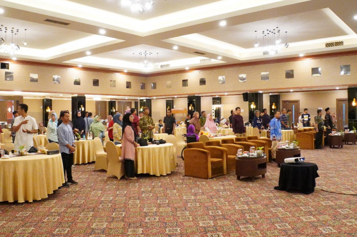 Adapun narasumber pada kesempatan tersebut Muammar Alkadafi dan Dr. Mustiqowati Ummul Fithriyyah yang membedah tentang partisipasi masyarakat dalam pilkada serentak dan Hak dan Peran Pemilih Disabilitas pada Pilkada serentak tahun 2024.