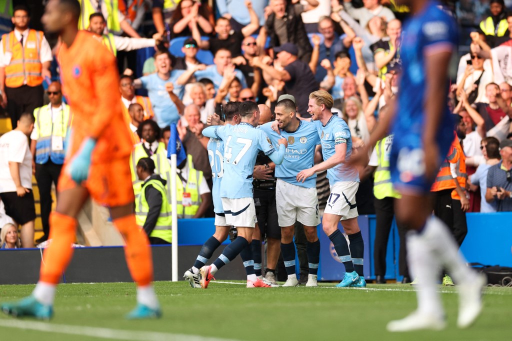 Tidak ada gol tambahan hingga laga berakhir. Skuad asuhan pelatih Pep Guardiola menang 2-0 dan berhak mengamankan tiga poin dari kandang Chelsea. 