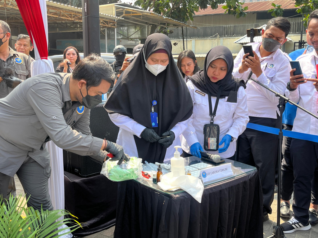 I Wayan mengungkap, beberapa barang bukti yang dimusnahkan yaitu 278,9 ribu gram yang terdiri dari 161,8 ribu gram sabu, 117 ribu gram ganja, beserta 38 ribu butir Mephedrone (4-MMC).