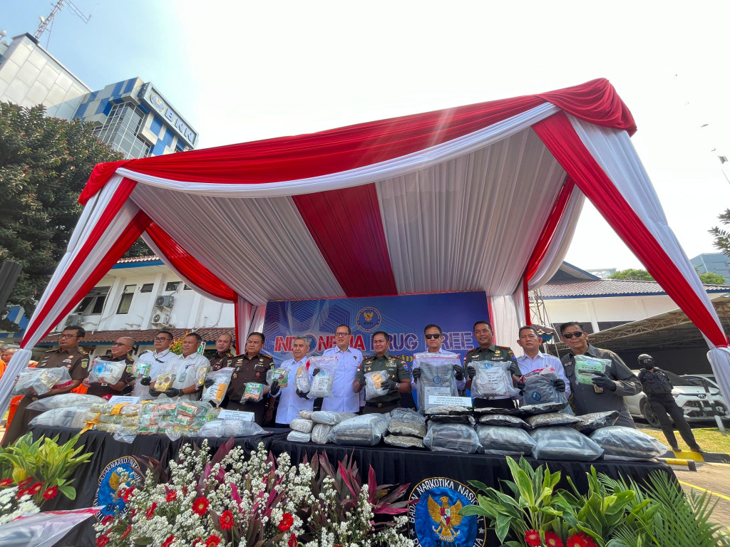 I Wayan mengatakan, tiga orang WNA dari 18 orang yang ditangkap merupakan orang berasal dari India. Ketiganya kini masih ditahan di Batam, Kepulauan Riau.