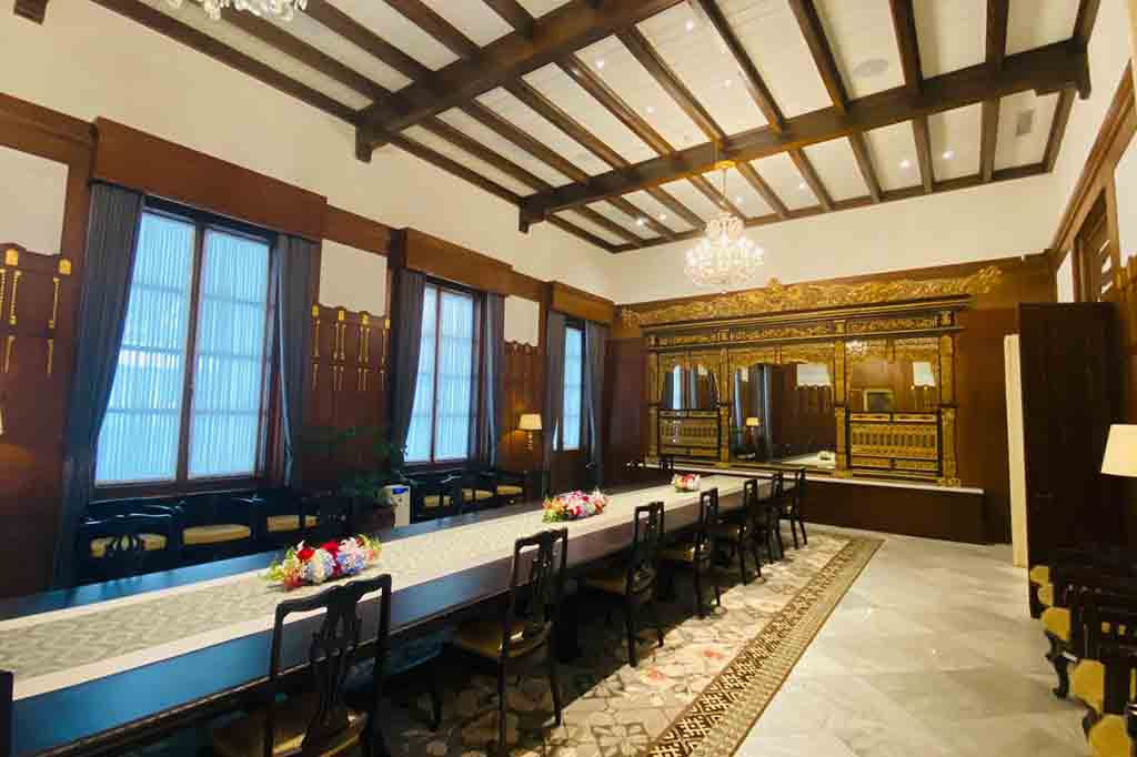 Ia menegaskan, kerja keras, proses yang teliti dan melibatkan banyak waktu serta dedikasi menjadikan wajah baru Gedung Pancasila terlihat semakin cemerlang.