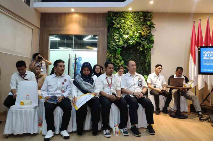 Menurut Warsito, upaya tersebut dapat diwujudkan dengan orang tua menitip pesan kepada anak-anaknya untuk mawas diri terhadap lingkungannya. Terlebih pada teman, guru, hingga orang tidak dikenal, ketika terlihat tanda perlakuan bullying.