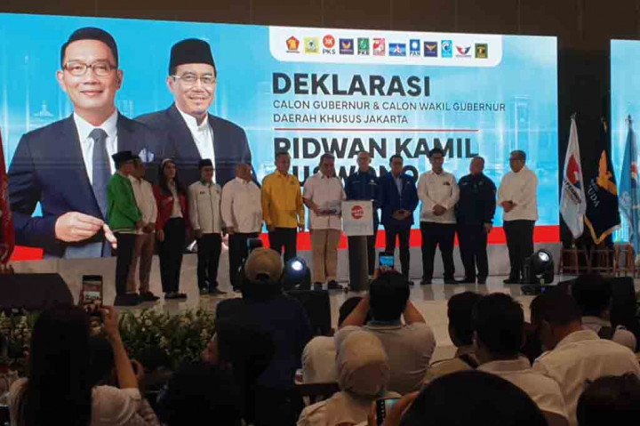 Poros gemuk ini menyatakan diri sebagai Koalisi Jakarta Baru untuk Jakarta Maju. Sebelumnya, sempat disebutkan bahwa poros ini berjuluk Koalisi Indonesia Maju (KIM) Plus.