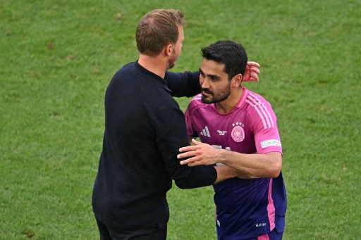 Kapten tim nasional Jerman, Ilkay Gundogan, resmi gantung sepatu dari sepak bola internasional setelah memimpin negaranya dalam Euro 2024. Gundogan pensiun dengan alasan kelelahan fisik dan mental.