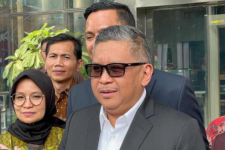 “Prinsipnya salah satunya mengapa nomor telpon saya ada di tempat Pak Harno yang di kemudian hari itu menjadi tersangka (terdakwa Harno),” kata Hasto di Gedung Merah Putih KPK, Jakarta Selatan.