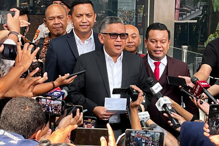 Menurutnya, penyidik juga menanyakan soal kemungkinan adanya perintah Hasto untuk pengurusan proyek tertentu. Di depan penyidik, Hasto mengeklaim membantah pernah melakukan hal tersebut.