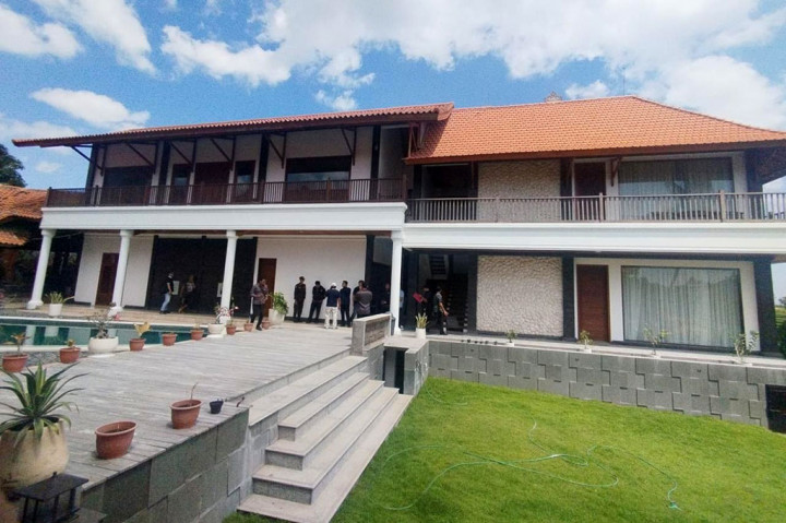 Mulanya Kejagung melakukan penelusuran aset milik tersangka Helena dan atau pihak terafiliasi dalam perkara dugaan korupsi timah. Tim menemukan satu unit villa yang dibangun di atas tanah seluas 1.800 meter persegi dengan estimasi saat ini bernilai Rp20 miliar. 