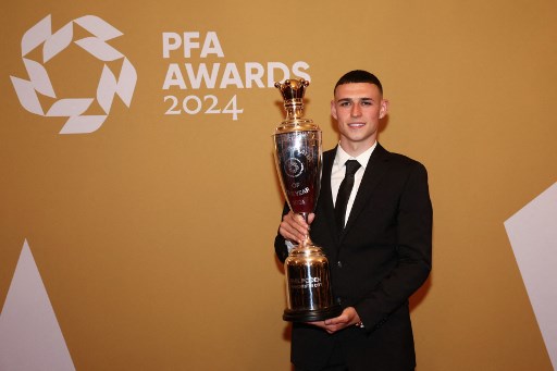 Gelandang Manchester City, Phil Foden dinobatkan sebagai Pemain Terbaik Pria 2023/24 versi Asosiasi Pemain Sepak Bola Profesional (PFA).