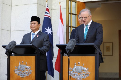 Anthony Albanese menyatakan perjanjian pertahanan yang baru itu bersejarah. Ia mengatakan Menhan Australia Richard Marles dalam beberapa hari ke depan akan langsung terbang ke Jakarta untuk menandatangani perjanjian pertahanan itu bersama Prabowo.