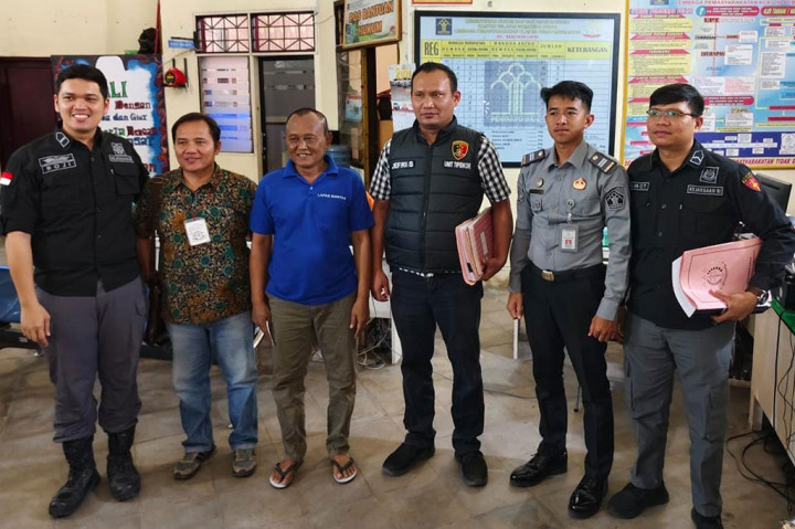 Tim Unit Tipidkor Polres Simalungun menyerahkan seorang tersangka beserta barang bukti perkara tindak pidana korupsi dana desa Nagori Purwodadi, Kecamatan Pematang Bandar, Simalungun kepada Kejaksaan Negeri Simalungun dan Lembaga Pemasyarakatan Kelas IIA Pematang Siantar.