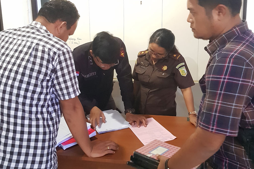 Setelah proses serah terima, tersangka Haryo Guntoro resmi berada dalam penahanan pihak Kejaksaan Negeri Simalungun untuk proses hukum lebih lanjut. 