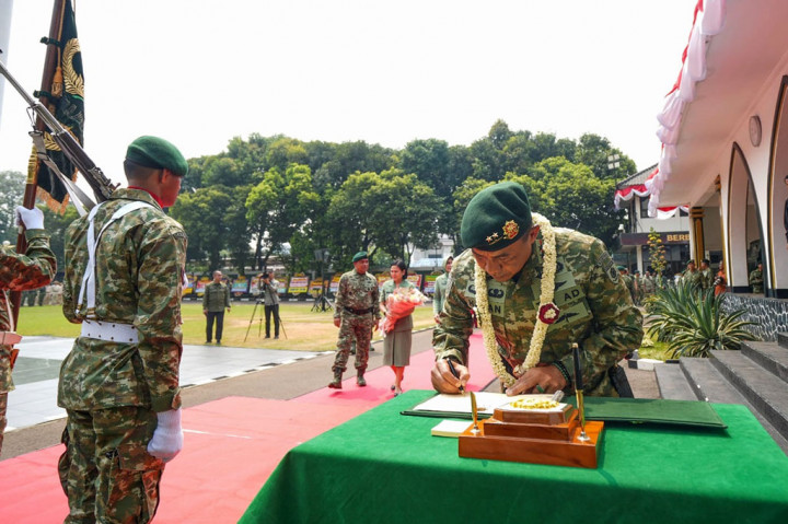 Mayjen Mohamad Hasan mengucapkan terima kasih yang tulus kepada Letjen Muhammad Saleh Mustafa beserta Ibu Eka Saleh Mustafa atas kepemimpinan, pembinaan, dan pengembangan Kostrad dan Persit Kartika Chandra Kirana PG Kostrad.
