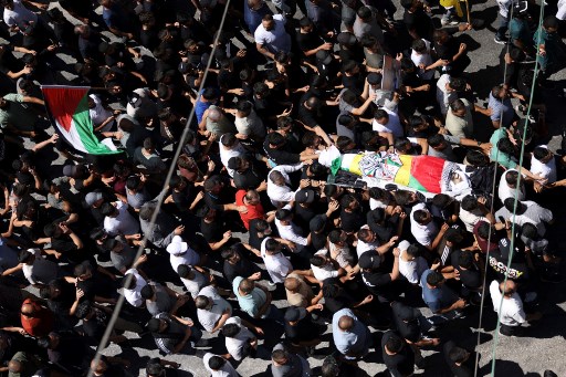 Al-Hroub kemudian dimakamkan di Doura, dengan diantar ribuan pelayat.