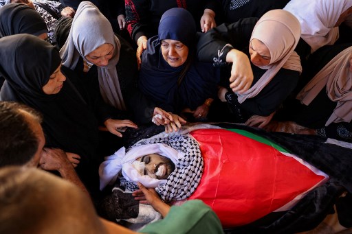 Pasukan Israel menembak dan membunuh seorang pemuda Palestina dan melukai seorang lainnya, setelah menyerbu Kota Doura, barat daya Hebron, Tepi Barat selatan, Senin, 19 Agustus 2024 waktu setempat.