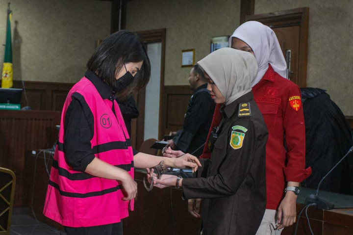 Selain Helena, terdapat pula dua terdakwa kasus dugaan korupsi timah lainnya yang akan menjalani sidang perdana pada hari ini, yakni Direktur Pengembangan Usaha PT Refined Bangka Tin Reza Andriansyah dan Direktur Utama PT Refined Bangka Tin Suparta.