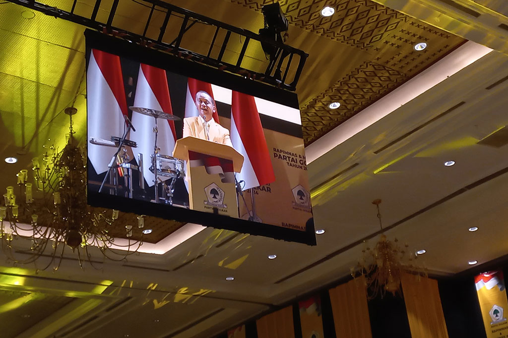 Selain itu, dia juga menyampaikan bakal membawa Partai Golkar lebih baik lagi di waktu ke depan, dan juga ingin memberikan kesempatan bagi para kader partai di daerah untuk bisa menjadi pengurus pusat.