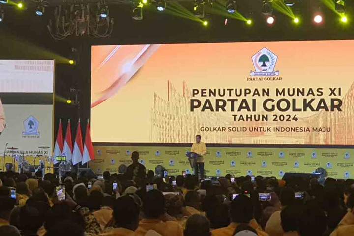 Presiden Joko Widodo (Jokowi) mengatakan bahwa pohon beringin memberikan suasana adem. Pohon beringin sejatinya identik dengan Partai Golkar.