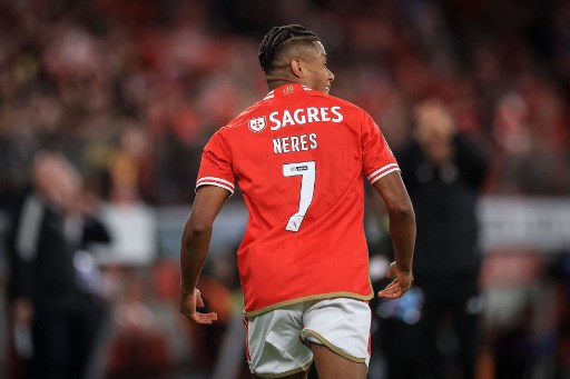 Sementara itu, pemain berusia 27 tahun tersebut itu akan menerima gaji sebesar 3 juta euro (sekira Rp51 miliar) semusim selama membela Il Partenopei.  