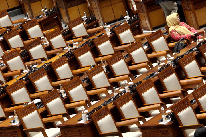 Rapat tersebut hanya dihadiri 89 anggota dewan dari 575 orang anggota DPR. Untuk memenuhi kuorum sendiri diperlukan 289 orang.