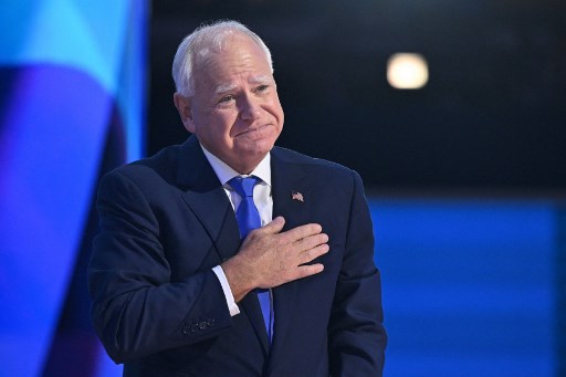 Gubernur Minnesota Tim Walz resmi menerima pencalonan sebagai wakil presiden AS pada Konvensi Nasional Demokrat di Chicago, Illinois, Rabu, 21 Agustus 2024.