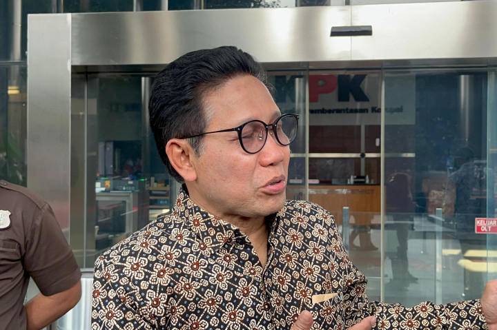 Abdul enggan memerinci jawabannya ke penyidik dalam pemeriksaan selama lima jam lebih itu. Menurutnya, pertanyaan hanya sekitaran kasus suap dana hibah di Jatim.