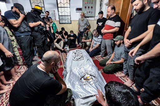 Sayap bersenjata kelompok tersebut, Brigade Syuhada Al-Aqsa, menyatakan bahwa Khalil al-Maqdah tewas di kota pesisir Sidon saat menjalankan tugas dalam mendukung rakyat Palestina dan melakukan perlawanan.