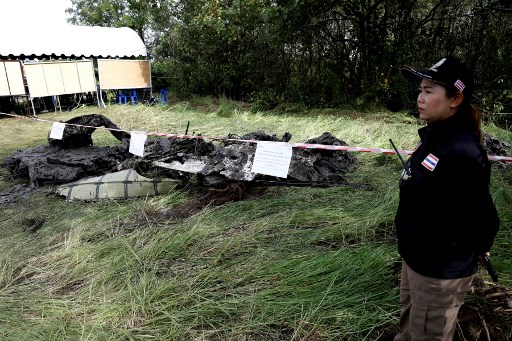 Menurut pihak berwenang, dua pilot warga Thailand bersama dengan lima penumpang berkewarganegaraa Tiongkok dan dua penumpang Thailand di dalamnya diyakini tewas akibat kecelakaan tersebut.